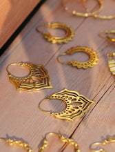 Nirvana Tribal Motif Earrings (Brass)
